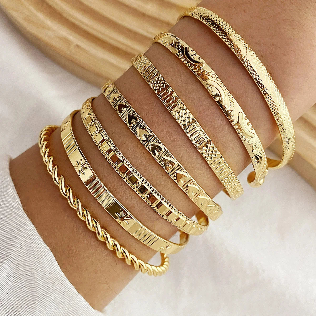Aurora Vintage Gold Bangle Set