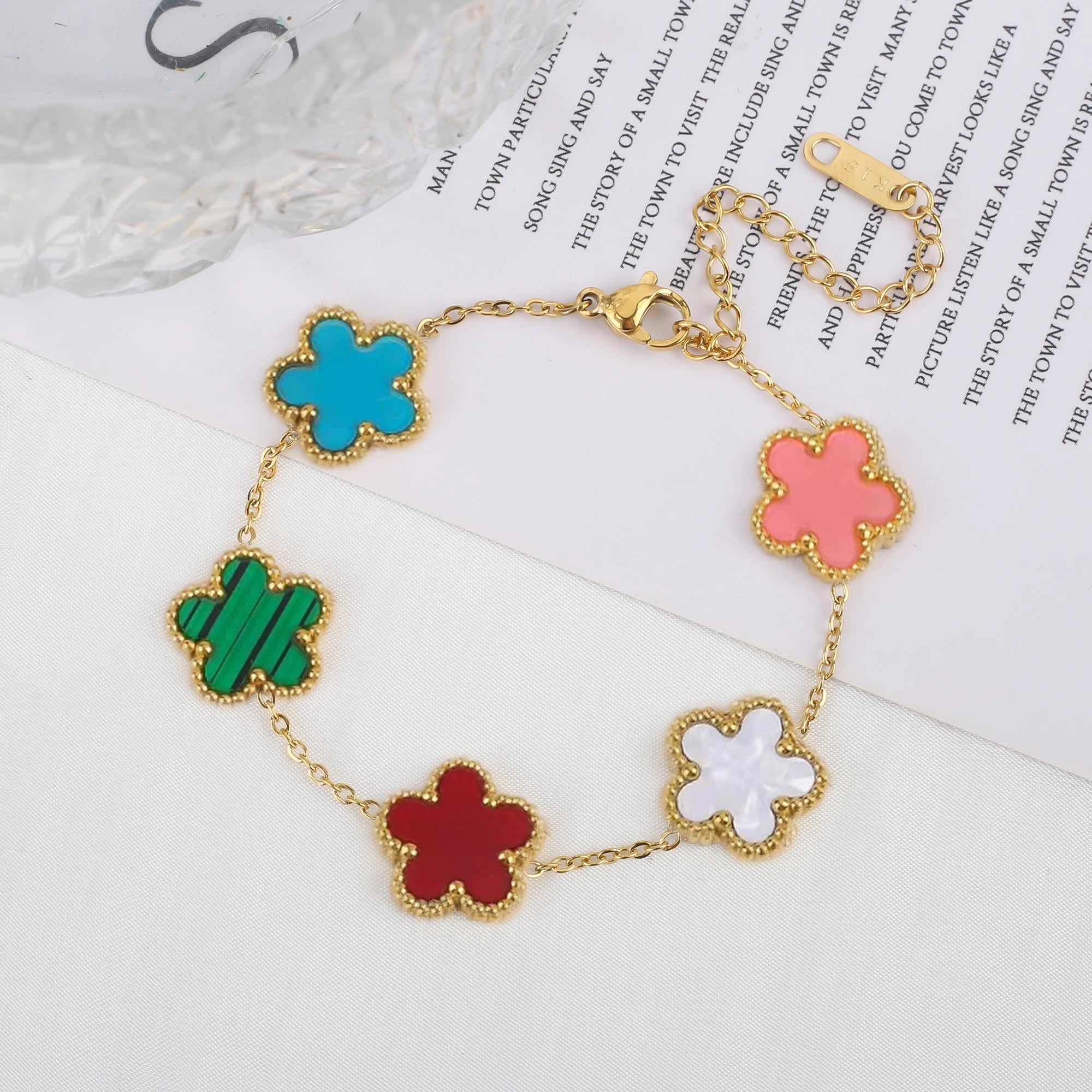 Light Luxury Stainless Steel Hot Sale Black and White Shell Five Leaf Flower Bracelet Simple Woman Fashion Daily Party Jewelry C